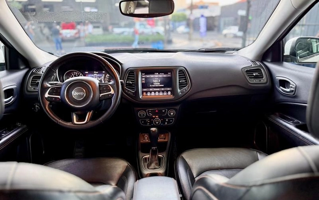 imagem-https://www.socarrao.com.br/sc-vehicle-images-prod/4302790/1791410130704-8472767_10_B_11d4316179.jpeg