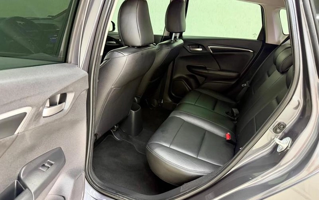 imagem-https://www.socarrao.com.br/sc-vehicle-images-prod/4302793/1791410846109-8553749_13_B_02602f7366.jpeg