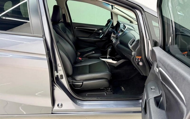 imagem-https://www.socarrao.com.br/sc-vehicle-images-prod/4302793/1791410846118-8553749_18_B_e7c6d46fd6.jpeg