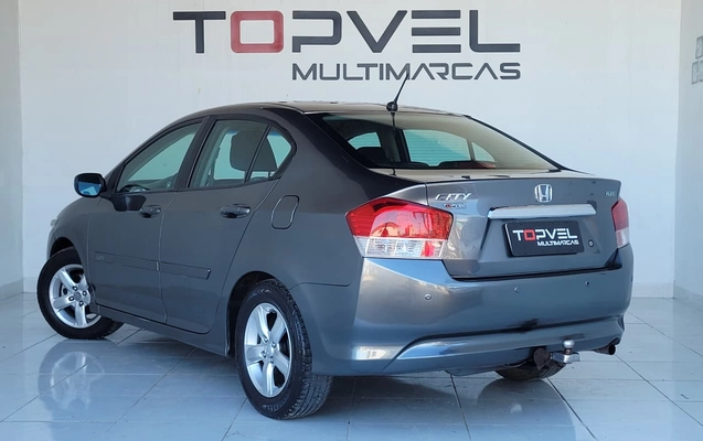 imagem-https://www.socarrao.com.br/sc-vehicle-images-prod/4304050/1791421424853-003_2aef0fbd6660844dc2b062f1b5d7e314.jpg