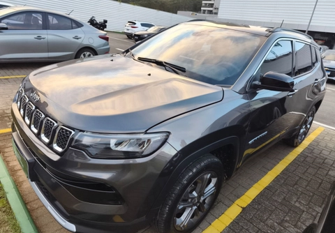 Jeep Compass 2024 Cinza — foto 1 de 3