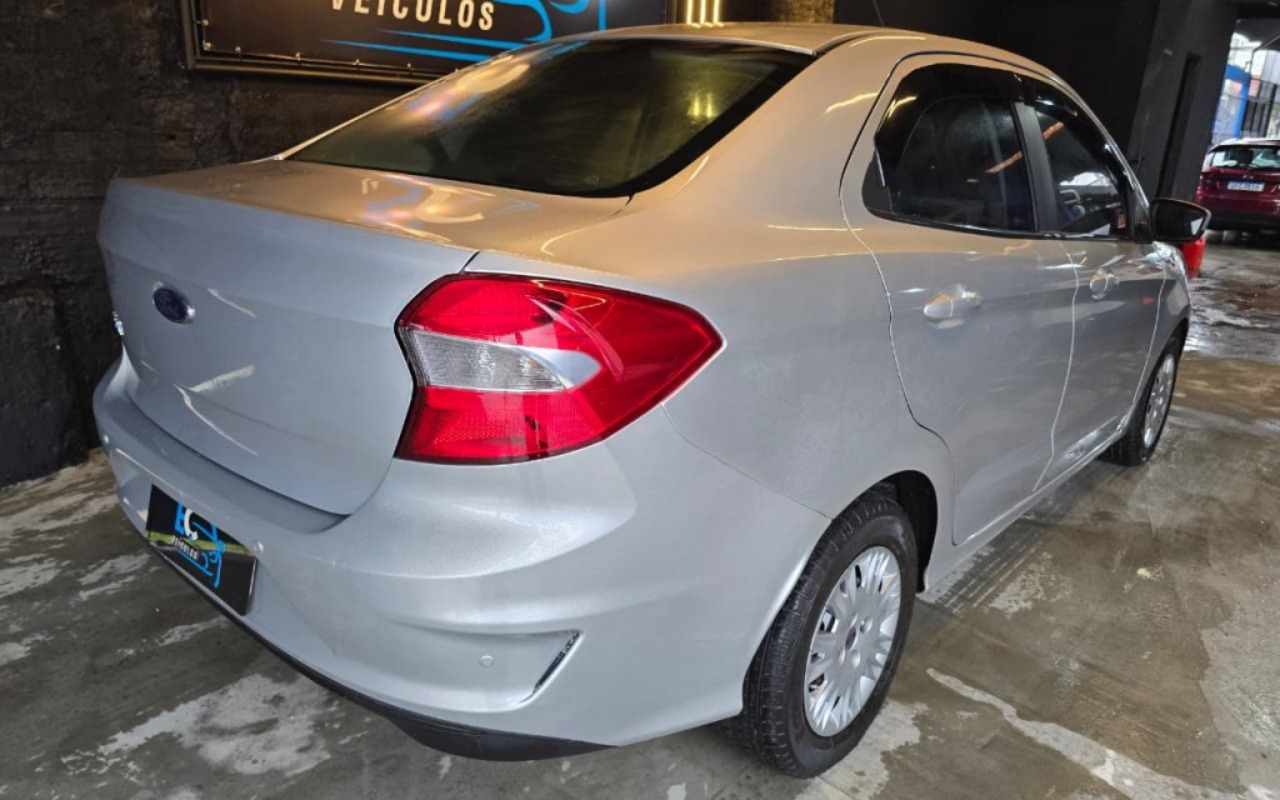 imagem-https://www.socarrao.com.br/sc-vehicle-images-prod/4307844/1791460837266-NC1mMmM4MjY3ZGE5ZDQ0MTViOGI0Zjk2YWE1MTU2NGJlMi5qcGc.jpg