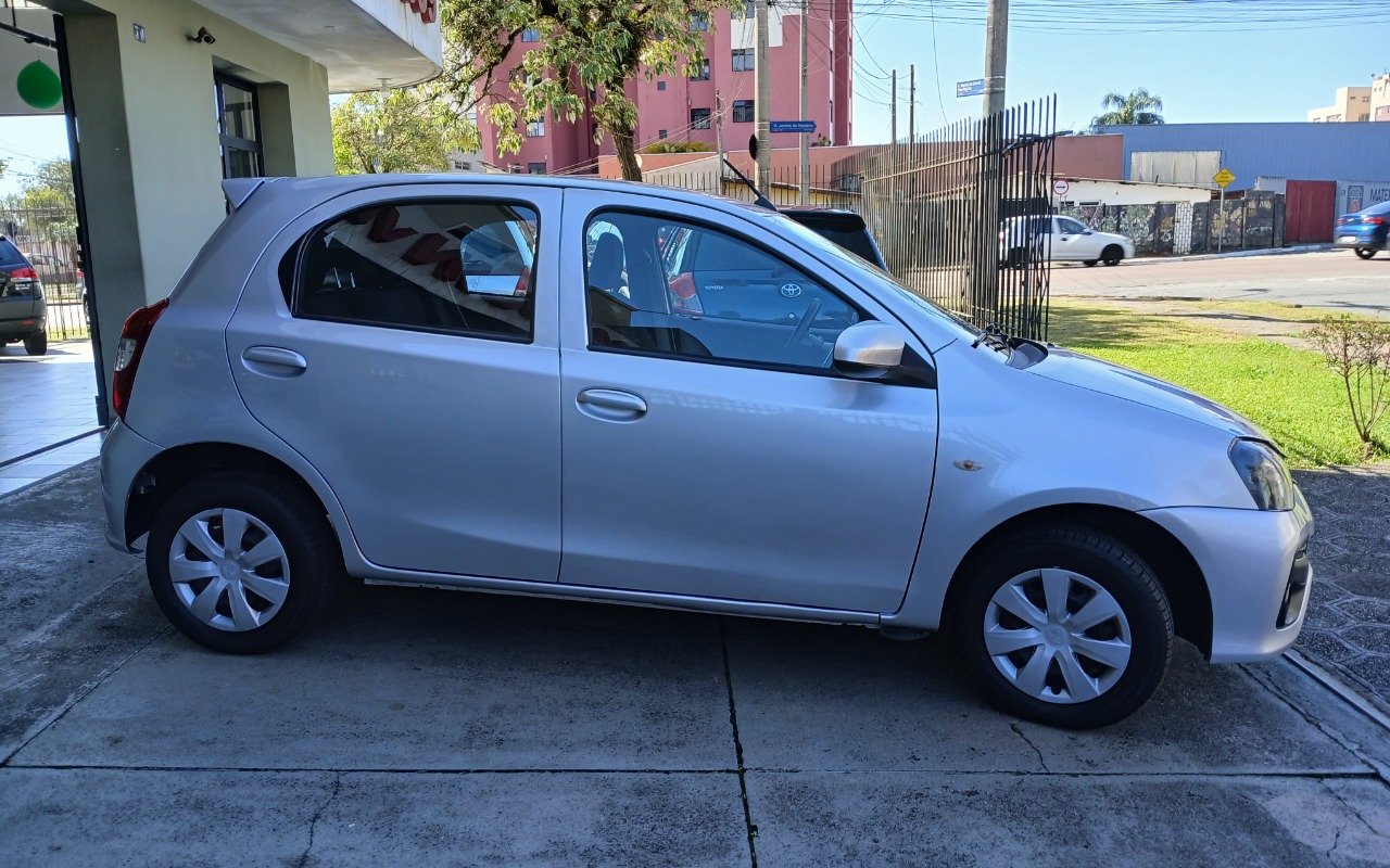 imagem-https://www.socarrao.com.br/sc-vehicle-images-prod/4307848/1791460984784-MTc5MTQ2MDQzOTY0OTQwNzM4NzMxNTE1ODM2NzYyMzcuanBn.jpg
