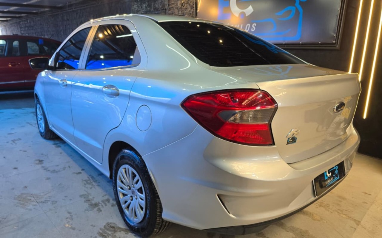imagem-https://www.socarrao.com.br/sc-vehicle-images-prod/4307853/1791461101648-Ni1kYWY5NDRkYmE0NGNhNTA2YWYzZWVlODAyYjMyZmU1ZS5qcGc.jpg