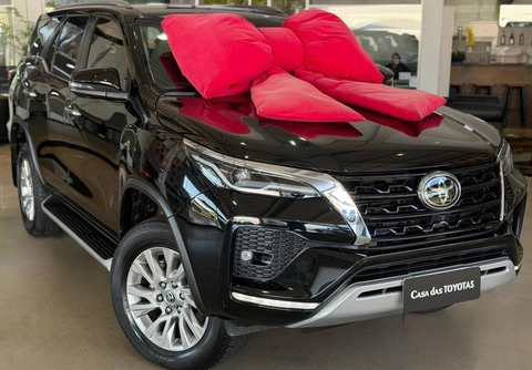 Toyota Hilux SW4 2022 Preto — foto 1 de 3