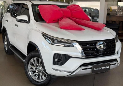 Toyota Hilux SW4 2023 Branco — foto 1 de 3