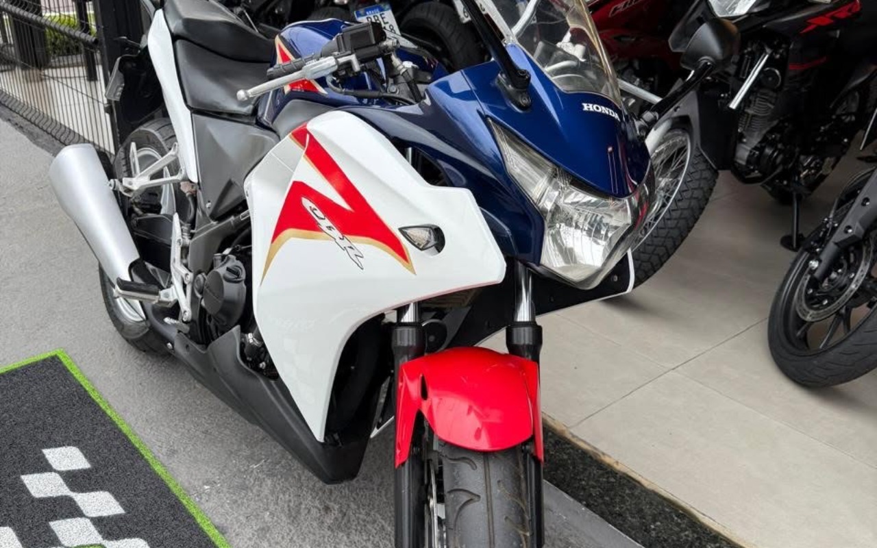 Honda CBR 250R 2012 Azul — foto 1 de 3