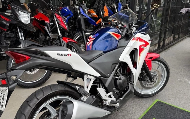 imagem-https://www.socarrao.com.br/sc-vehicle-images-prod/4308013/1791463304325-ODI5NTU1NDY4XzE4MTI2ODIxMjMwODQyMjQ4XzYyNjA3MzYyNjU0OTQ0NTU2MTVfbiAoMSkuanBn.jpg