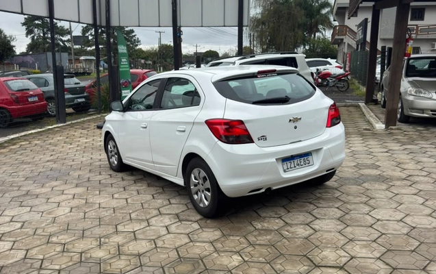 imagem-https://www.socarrao.com.br/sc-vehicle-images-prod/4308219/1791464707465-AqaZAbr6m9RO54pfnYSrg6BDVHyAsxoT.jpg