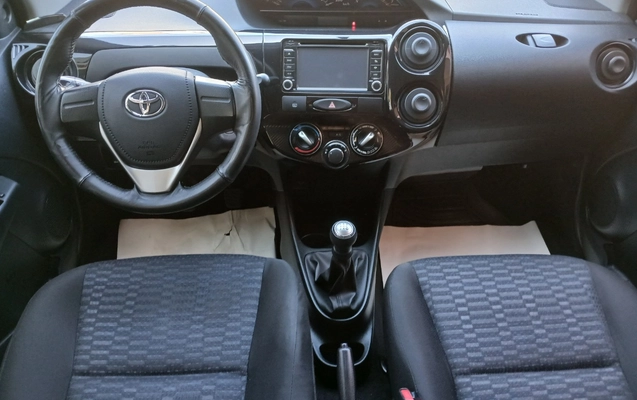 imagem-https://www.socarrao.com.br/sc-vehicle-images-prod/4308226/1791464760023-MTc5MTQ2NDI5MjA5NTQ5NzE3Mjk4MTgwNjUyNDQyNTEuanBn.jpg