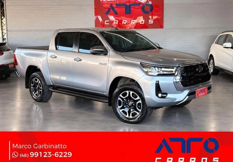 Toyota Hilux 2022 Prata — foto 1 de 3