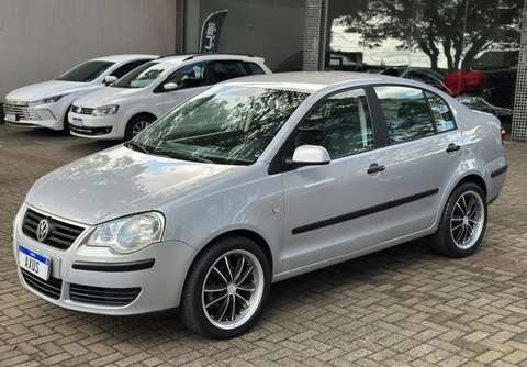Volkswagen Polo Sedan 1.6 Mi 101cv 8V 4p 2008 Prata — foto 1 de 3