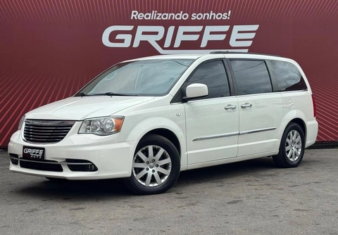 Chrysler Town & Country 2012 Branco — foto 1 de 3