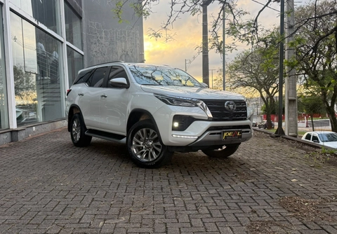 Toyota Hilux 2024 Branco — foto 1 de 3