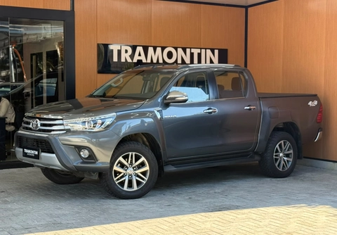 Toyota Hilux 2017 Cinza — foto 1 de 3