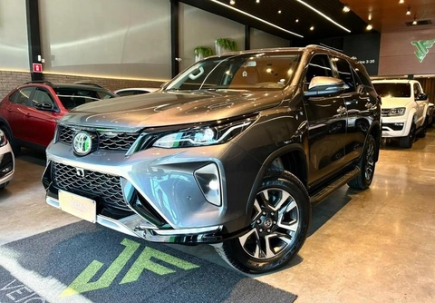 Toyota Hilux CD 4x2 2.4 Diesel 2024 Cinza — foto 1 de 3