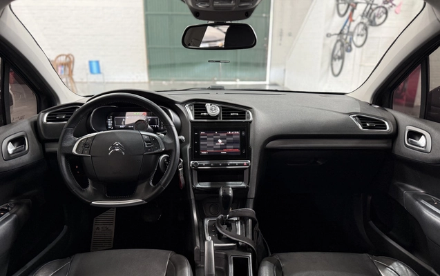 imagem-https://www.socarrao.com.br/sc-vehicle-images-prod/4309056/1791469778311-vehicle_image_1791469775_4d63256095f89130a1a7eb9ed327e555.jpeg