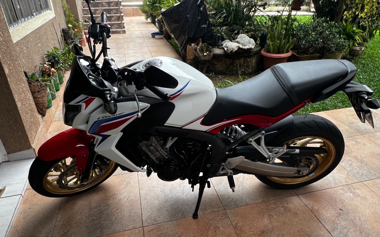 Honda CB 650F 2015 Branco — foto 1 de 3