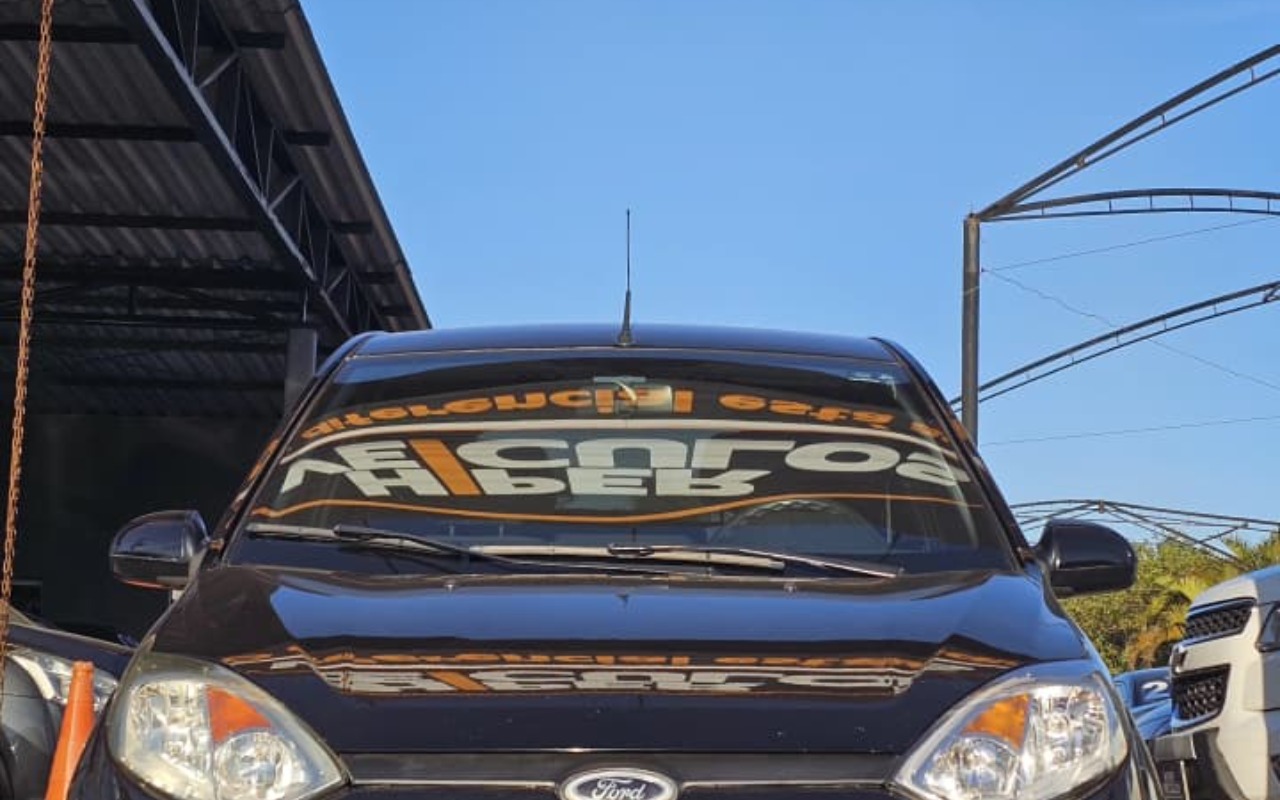 Ford Fiesta 1.6 16V Flex Mec. 5p 2014 Preto — foto 1 de 3