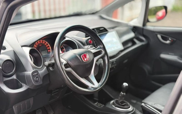 imagem-https://www.socarrao.com.br/sc-vehicle-images-prod/4309687/1791473656896-8503744_0_B_03a7413c7d.jpeg