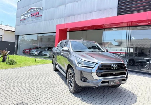 Toyota Hilux 2023 Cinza — foto 1 de 3