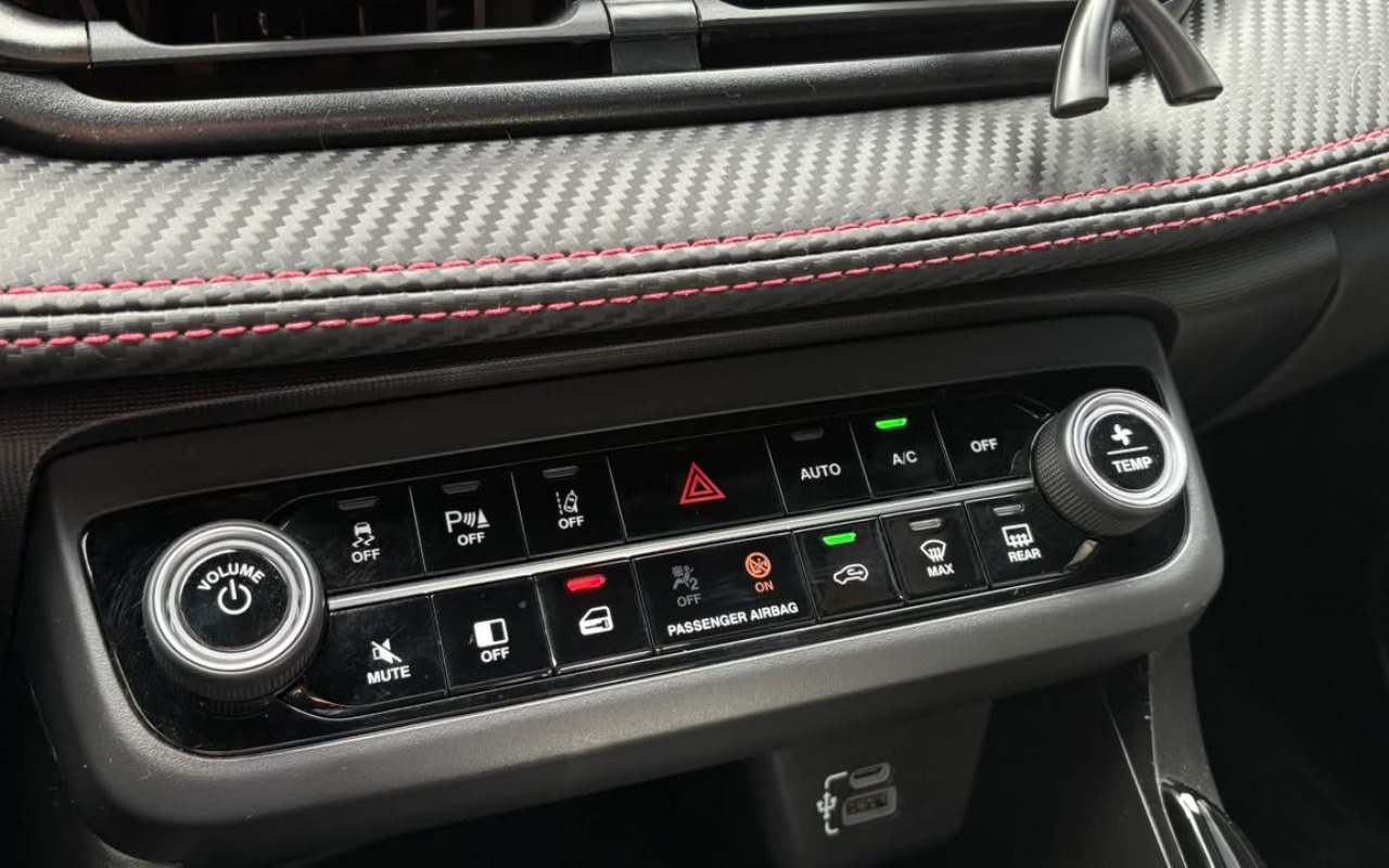 imagem-https://www.socarrao.com.br/sc-vehicle-images-prod/4310139/1791477172095-V2hhdHNBcHAgSW1hZ2UgMjAyNi0xMC0wNyBhdCAxMS4wNy4yNCAoMSkuanBlZw.jpeg