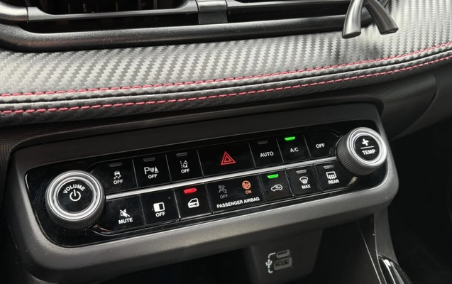 imagem-https://www.socarrao.com.br/sc-vehicle-images-prod/4310139/1791477172095-V2hhdHNBcHAgSW1hZ2UgMjAyNi0xMC0wNyBhdCAxMS4wNy4yNCAoMSkuanBlZw.jpeg