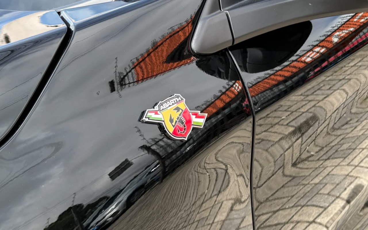 imagem-https://www.socarrao.com.br/sc-vehicle-images-prod/4310221/1791477808210-V2hhdHNBcHAgSW1hZ2UgMjAyNi0xMC0wNyBhdCAxMS4wNy4yMiAoMSkuanBlZw.jpeg