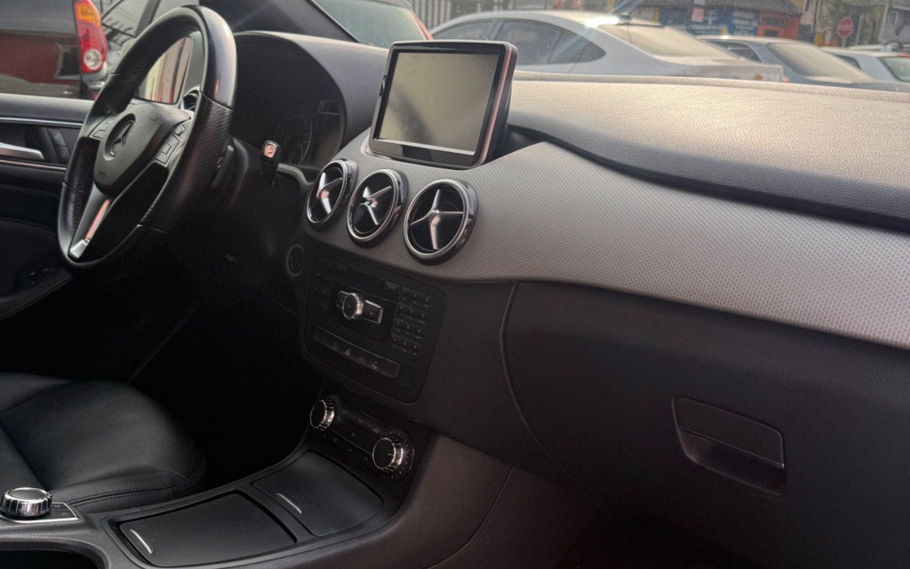 imagem-https://www.socarrao.com.br/sc-vehicle-images-prod/4310330/1791547842935-SU1HXzA5MTguanBlZw.jpeg
