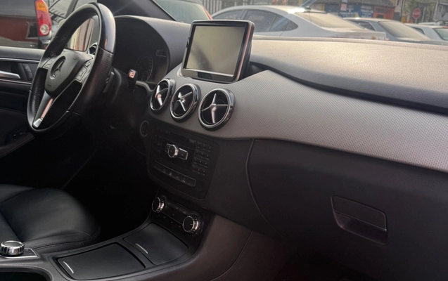 imagem-https://www.socarrao.com.br/sc-vehicle-images-prod/4310330/1791547842935-SU1HXzA5MTguanBlZw.jpeg
