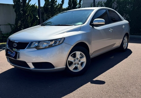 Kia Cerato 1.6 16 V Flex Mec. 2012 Prata — foto 1 de 3
