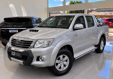 Toyota Hilux 2015 Prata — foto 1 de 3