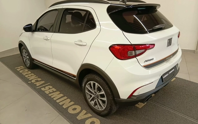 imagem-https://www.socarrao.com.br/sc-vehicle-images-prod/4311077/1791549906992-IAdtNTRws8NoYANbevZx48KPCcowOXvt.jpg