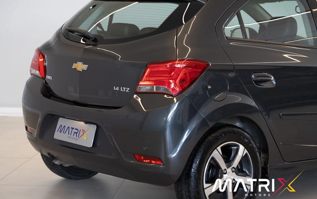 imagem-https://www.socarrao.com.br/sc-vehicle-images-prod/4311690/1791486133456-003_594234-3811fd1214f69850a8fad2937cfdddad.jpg