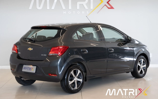 imagem-https://www.socarrao.com.br/sc-vehicle-images-prod/4311690/1791486133476-003_594234-e9d0f470cdf47f36bcc7a24e97a7759b.jpg