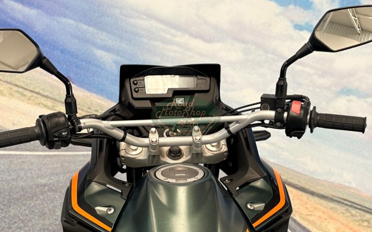 imagem-https://www.socarrao.com.br/sc-vehicle-images-prod/4311737/1791486199219-WFJFIDMwMCAyMDE5XzE2LmpwZw.jpg