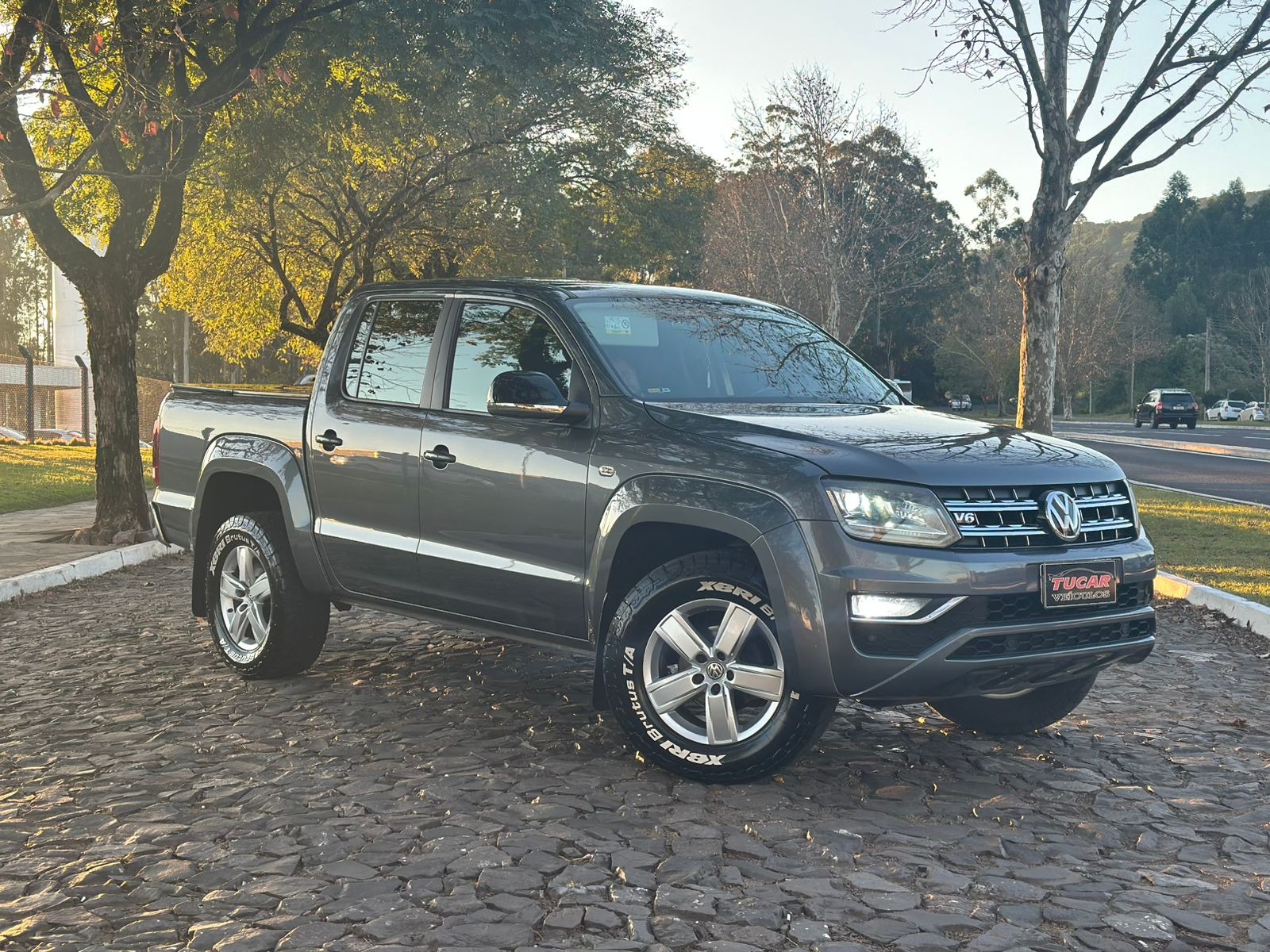Volkswagen Amarok Highline CD 2.0 16V TDI 4x4 Dies. na cor Cinza no Dois Irmãos / RS - 43119