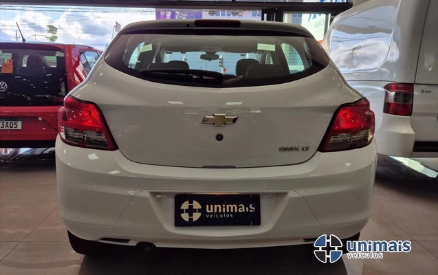 imagem-https://www.socarrao.com.br/sc-vehicle-images-prod/4312714/1791491176382-2d8caa55-5fcb-4ba7-b4c2-6dab03d6df6420261008145904.jpeg