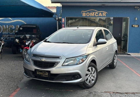 Chevrolet Onix 2013 Prata — foto 1 de 3