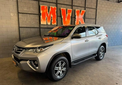 Toyota Hilux SW4 2019 Prata — foto 1 de 3