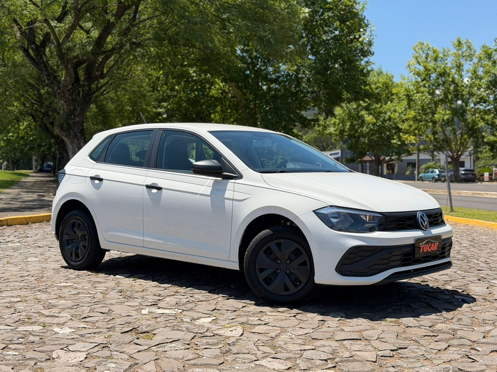 Volkswagen Polo Track 1.0 Flex 12V 5p na cor Branco no Dois Irmãos / RS - 43160
