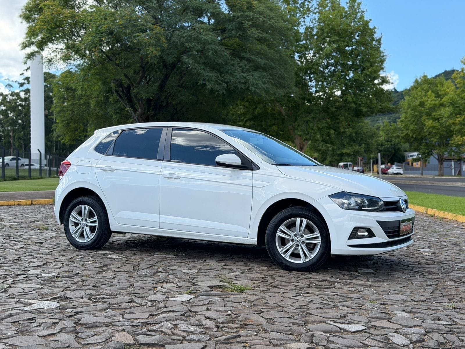 Volkswagen Polo 1.0 Flex 12V 5p na cor Branco no Dois Irmãos / RS - 43172