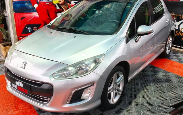 imagem-https://www.socarrao.com.br/sc-vehicle-images-prod/4318480/1791540150314-Mzk4ZWQ2MzQtNGViYi00OGFmLTljZDgtZTg2NTQ2OTM3Mjg4LmpwZWc.jpeg