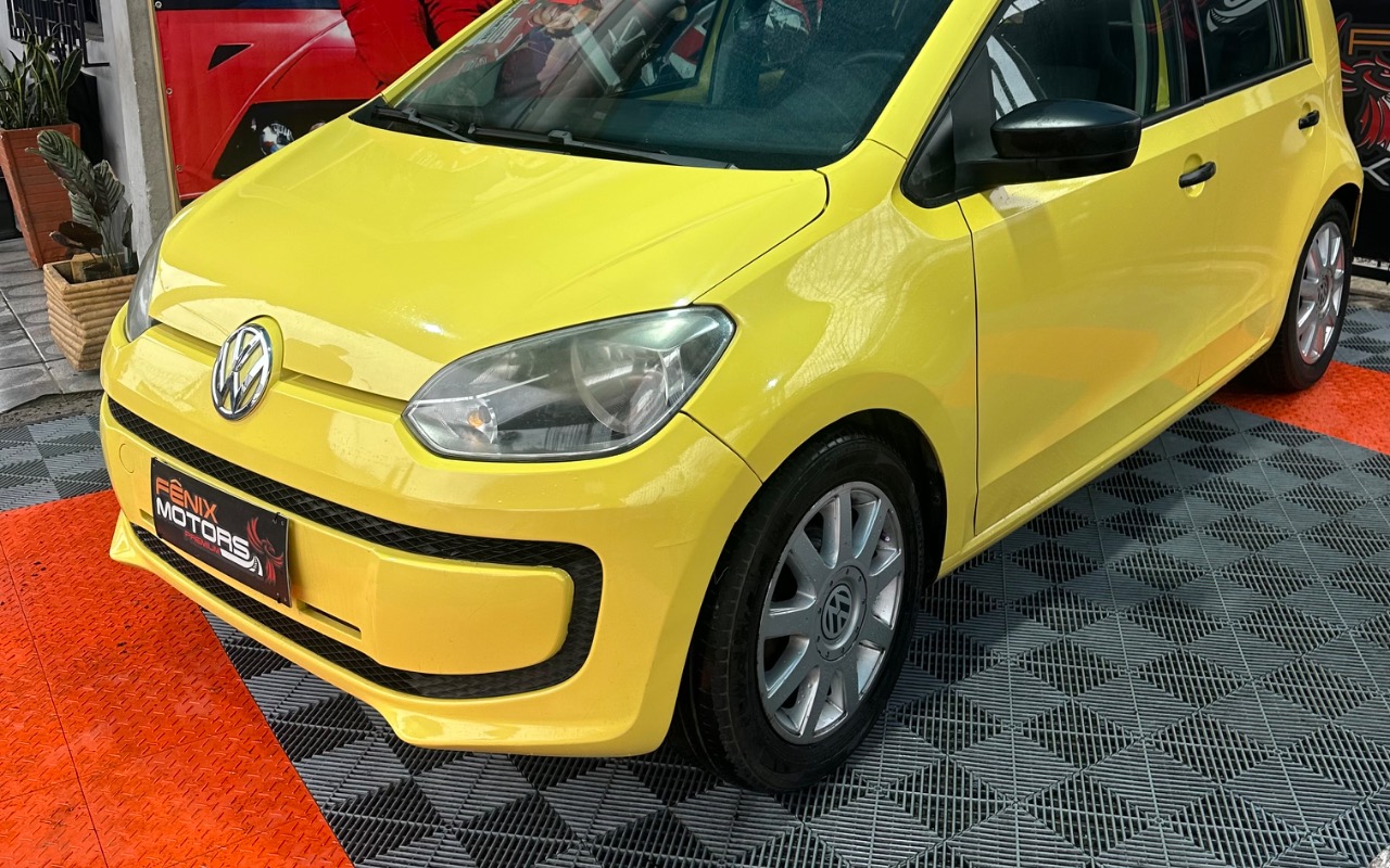 Volkswagen Up! 2016 Amarelo — foto 1 de 3