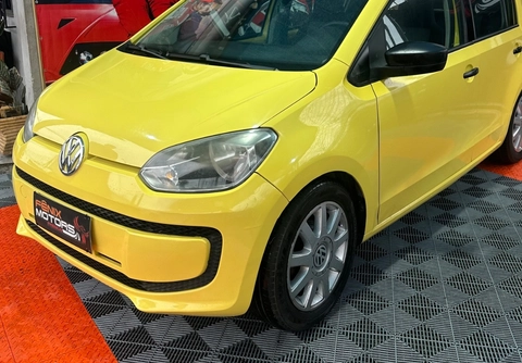 Volkswagen Up! 2016 Amarelo — foto 1 de 3