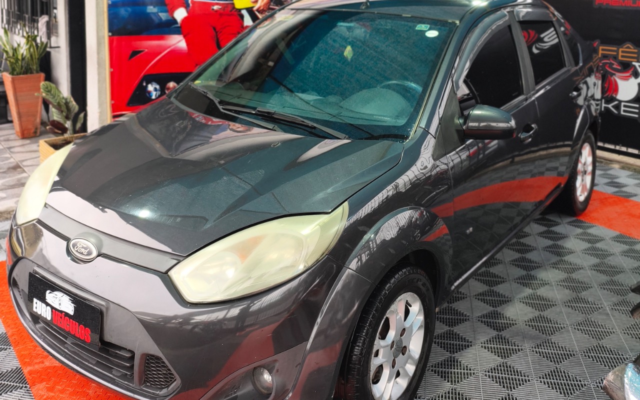Ford Fiesta 1.6 16V Flex Mec. 5p 2014 Cinza — foto 1 de 3