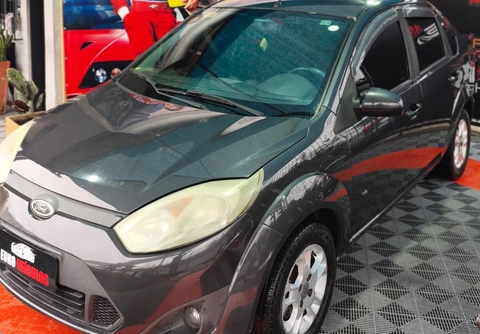 Ford Fiesta 1.6 16V Flex Mec. 5p 2014 Cinza — foto 1 de 3