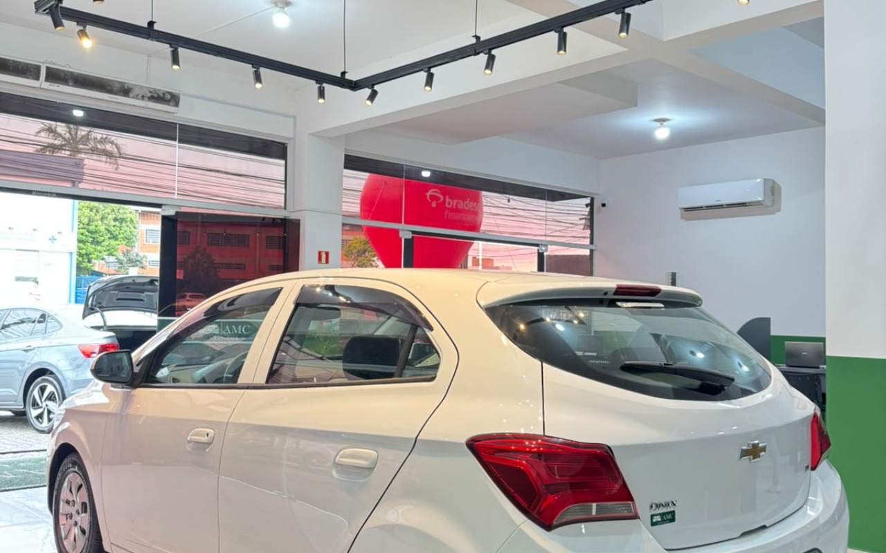 imagem-https://www.socarrao.com.br/sc-vehicle-images-prod/4318542/1791547779939-V2hhdHNBcHAgSW1hZ2UgMjAyNi0xMC0wOSBhdCAwOC40NC4wMS5qcGVn.jpeg