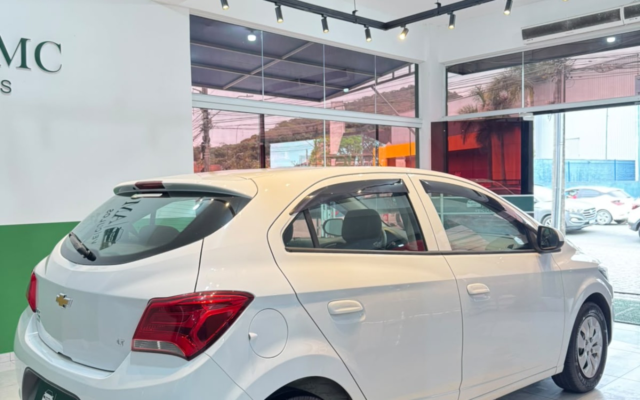 imagem-https://www.socarrao.com.br/sc-vehicle-images-prod/4318542/1791547780088-V2hhdHNBcHAgSW1hZ2UgMjAyNi0xMC0wOSBhdCAwOC40NC4wMSAoMSkuanBlZw.jpeg