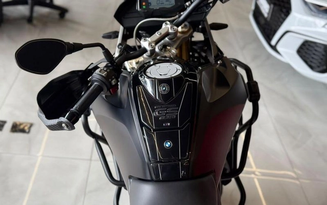 imagem-https://www.socarrao.com.br/sc-vehicle-images-prod/4319081/1792101348367-8558177_2_B_50aa8a0589.jpeg